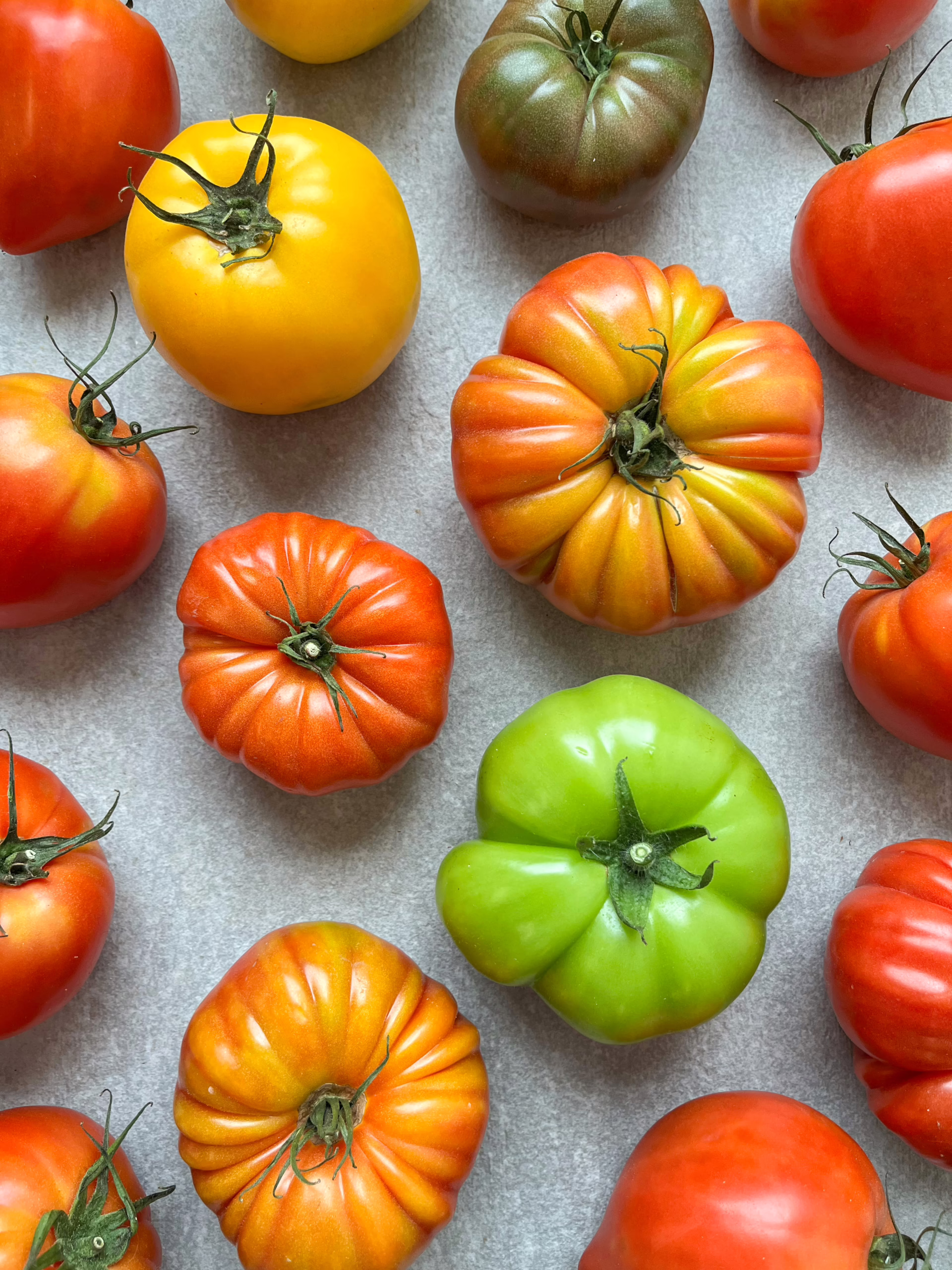green tomatoes, heirloom tomatoes, tomato size chart